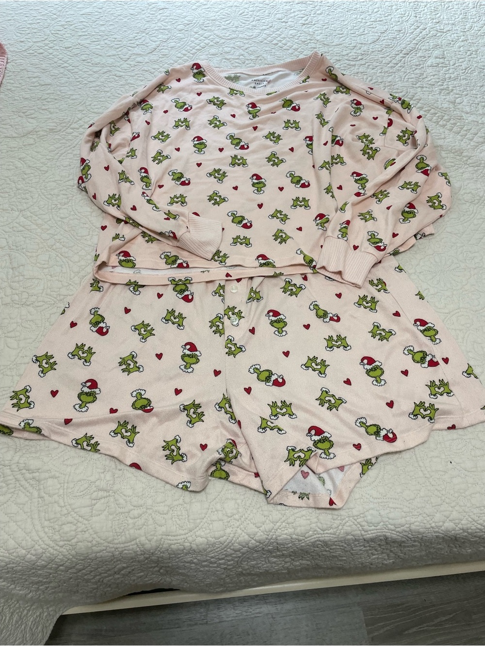 American Eagle women Grinch Print Pajama Set